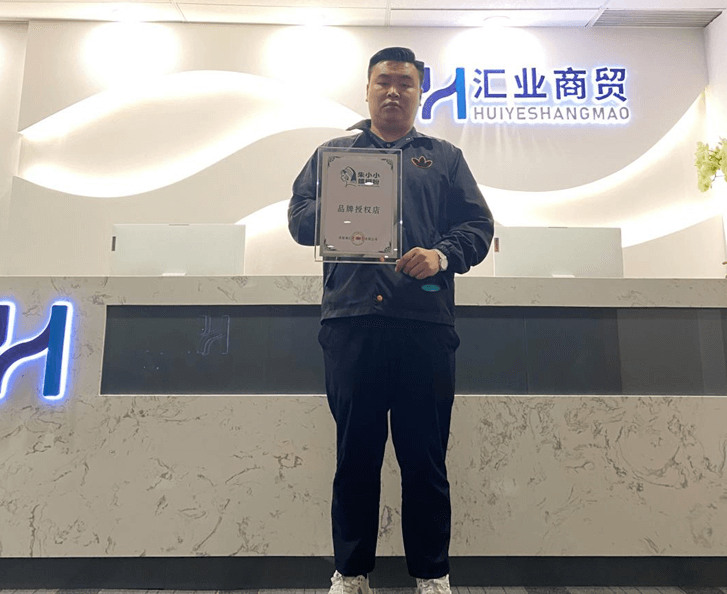 模范夫妻典范，公務員支持媳婦創業，加盟朱小小螺螄粉，家庭事業雙豐收