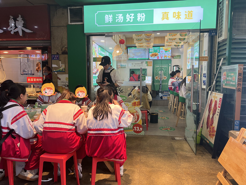 初次創業該怎么選擇加盟品牌？加盟餐飲行業能賺錢嗎？