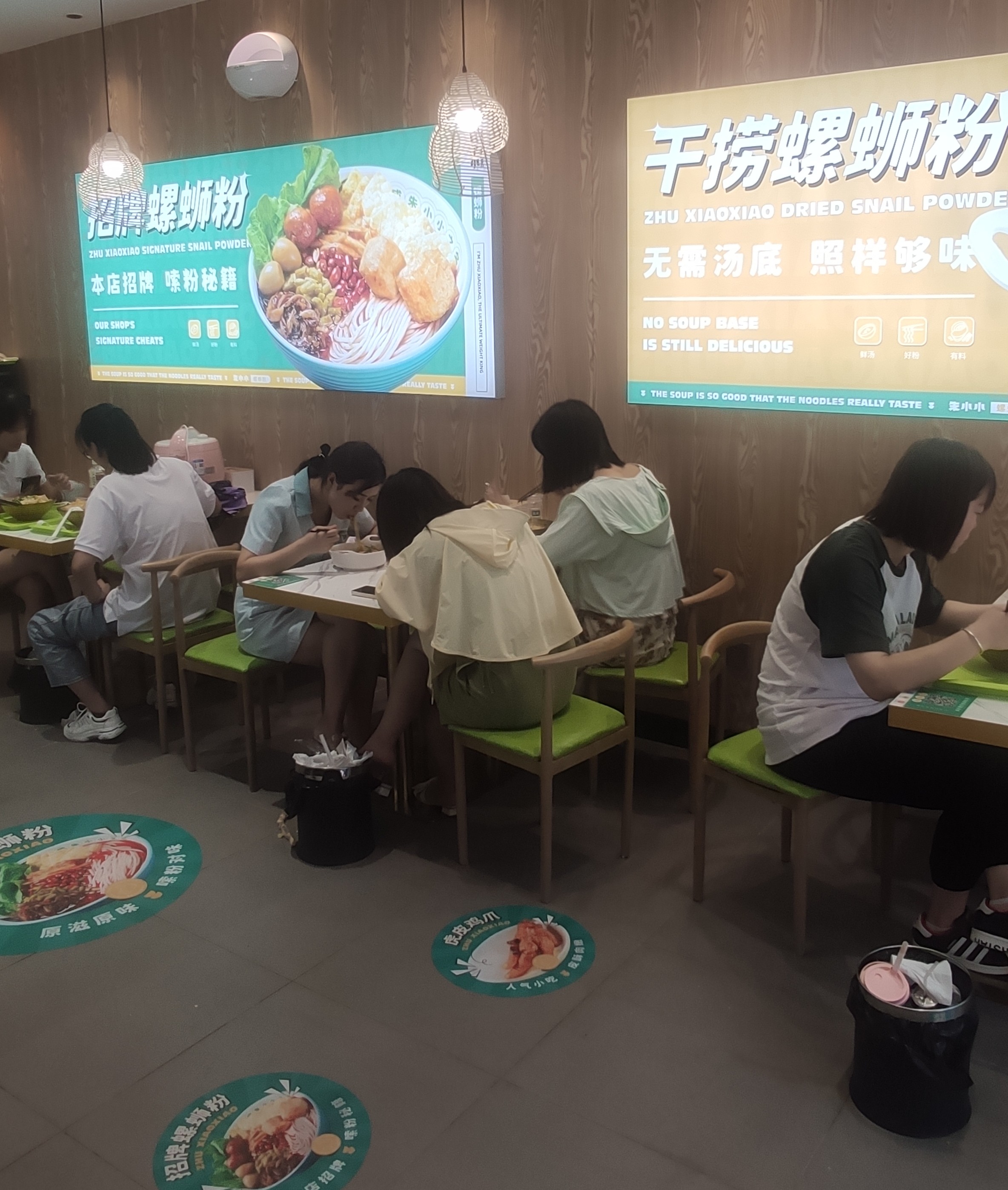 加盟餐飲品類該怎么選？沒經驗加盟螺螄粉能行嗎？