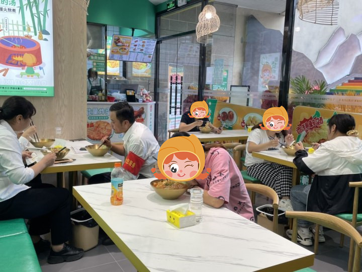 在二線城市開(kāi)一家朱小小螺螄粉店要花多少錢(qián)？