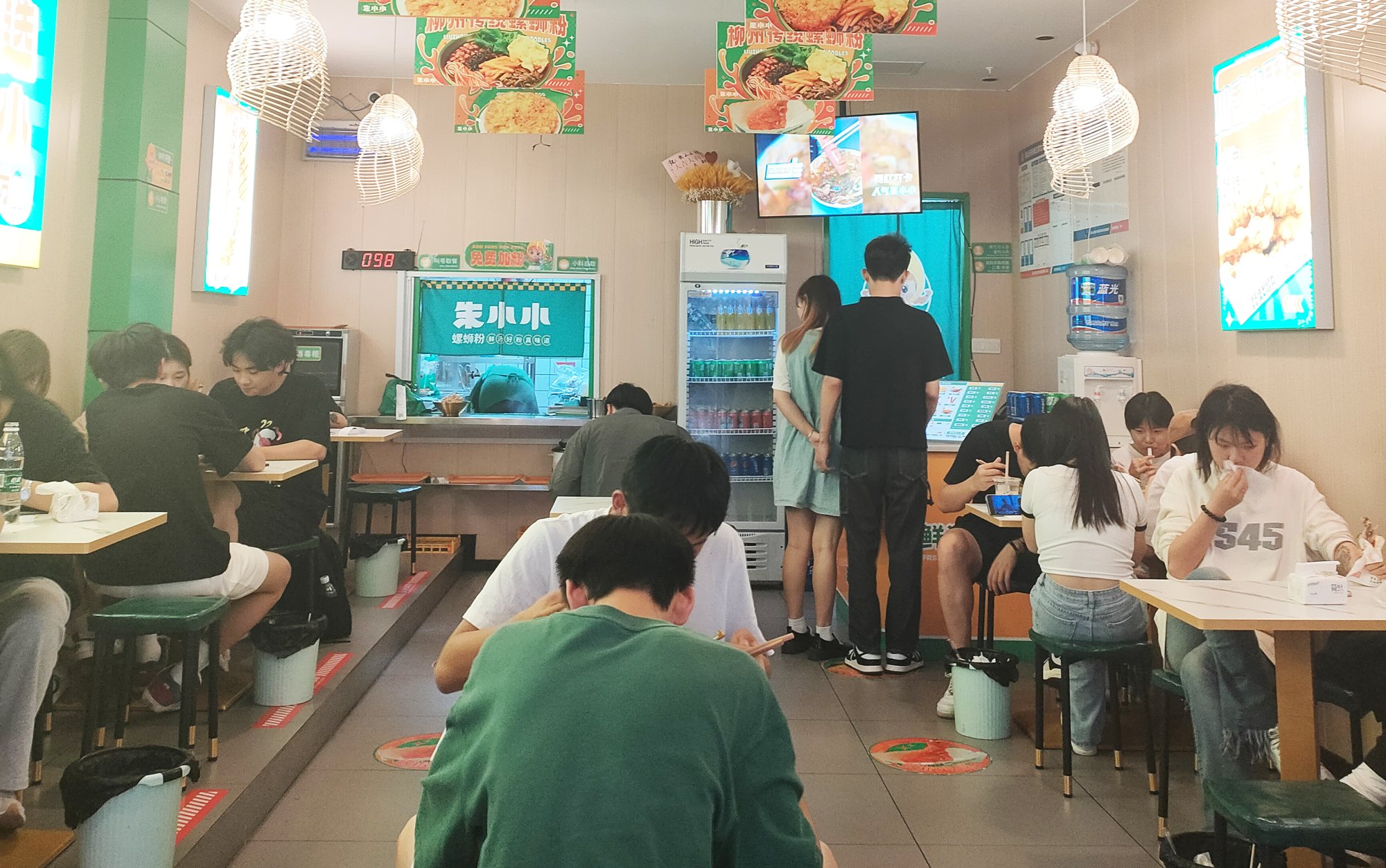 朱小小螺螄粉眉山視高店，月均營收破10w+