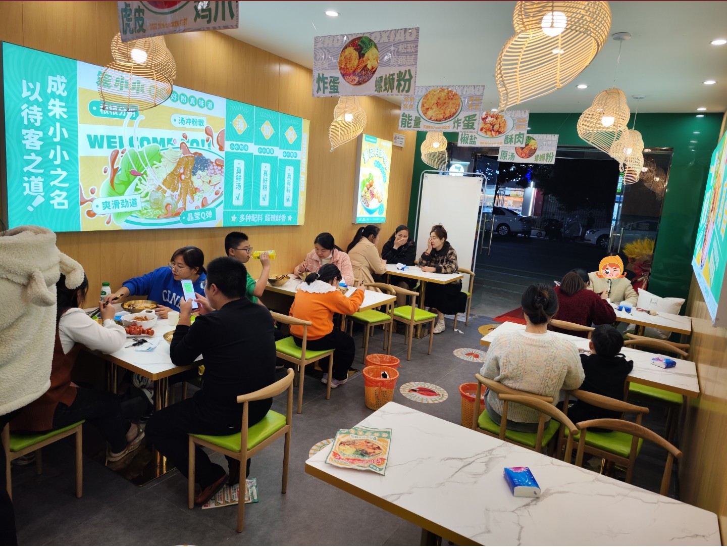 進(jìn)入餐飲賽道，選擇開螺螄粉加盟店好不好？