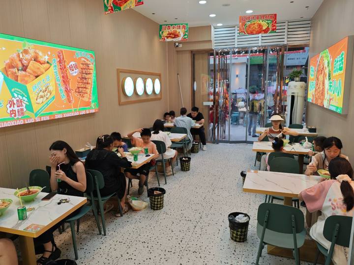 夫妻檔適合開(kāi)螺螄粉加盟店嗎？投資金額15萬(wàn)夠不夠？